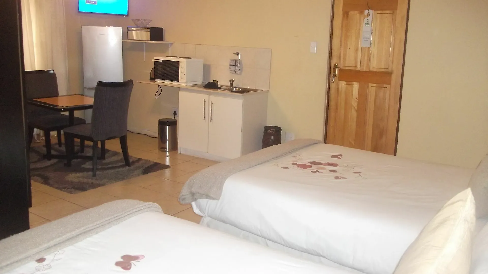 Mbalentle Guesthouse Bishop Lavis 2*,